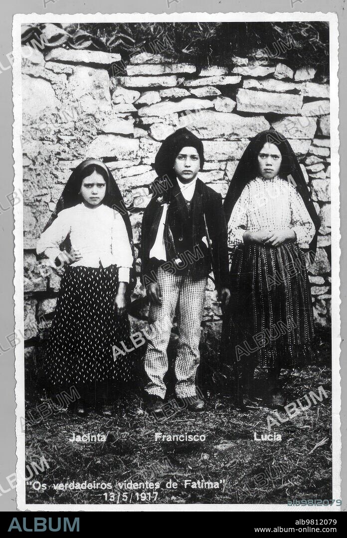 Fátima (Portugal), 13/05/1917. Sor Lucia con sus primos Jacinta y Francisco.