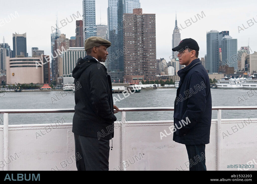 ANTHONY MACKIE et MATT DAMON dans THE ADJUSTMENT BUREAU, 2011, réalisé par GEORGE NOLFI. Copyright UNIVERSAL PICTURES.