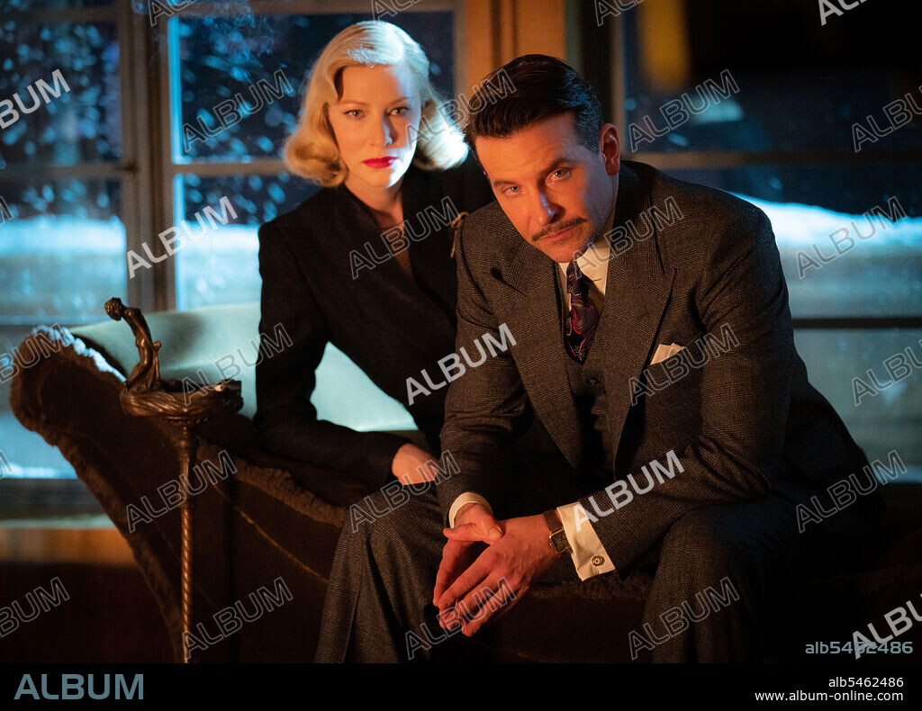 BRADLEY COOPER y CATE BLANCHETT en EL CALLEJON DE LAS ALMAS PERDIDAS, 2021 (NIGHTMARE ALLEY), dirigida por GUILLERMO DEL TORO. Copyright Fox Searchlight Pictures/Double Dare You (DDY).