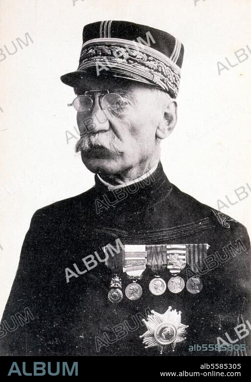 Gallieni, Joseph Simon French general, 1896-1905 governor of Madagascar, 1914 military governor of Paris, (24.4.1849 Saint-Beat - 27.5.1916 Versailles). Portrait photo, undated. (Pict. postcard). Paris, private collection.