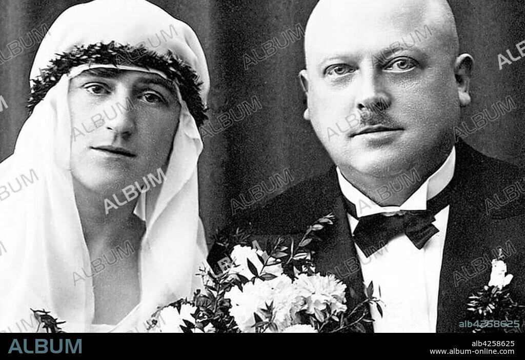 Wedding couple, young woman marries senior man with bald head, 1930s, Germany, Germany, Europe.