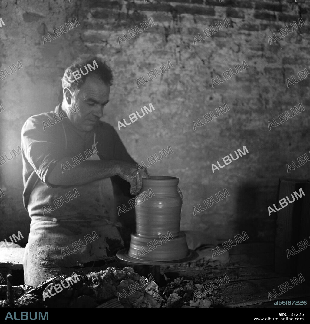 ALFARERO - FOTOGRAFIA EN BLANCO Y NEGRO - AÑOS 60.