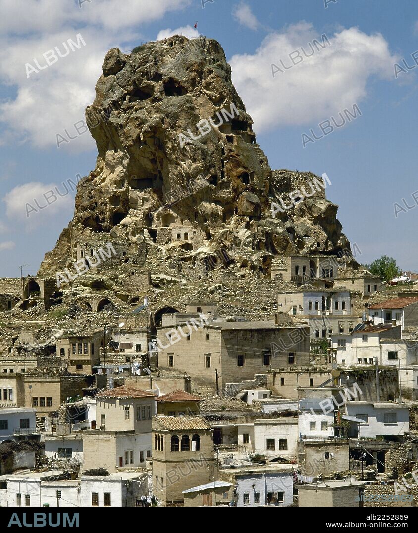 Turkey. Cappadocia. Ortahisar. The Castle, Cave house. Central Anatolia.