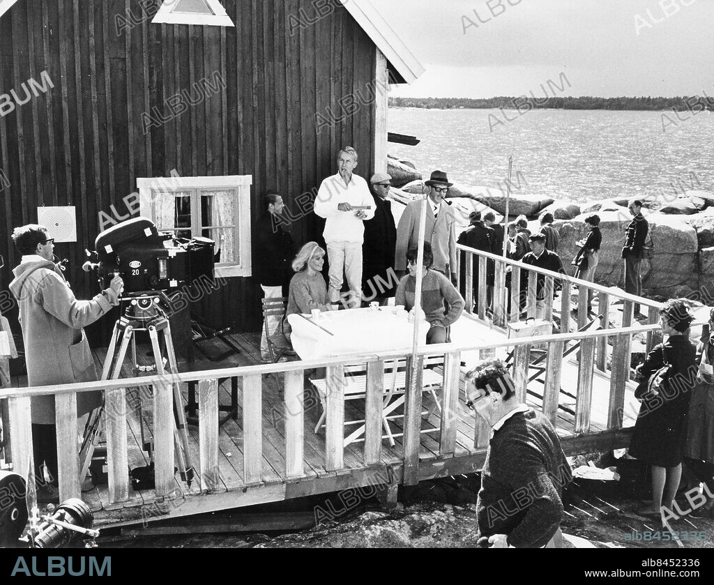 CA 1965. Filminspening av Hasse och Tages film Att angöra en brygga med bl. a.skådespelarna Monica Zetterlund och Gösta Ekman.. Foto: AB Text & Bilder / SVT / Kod: 5600.