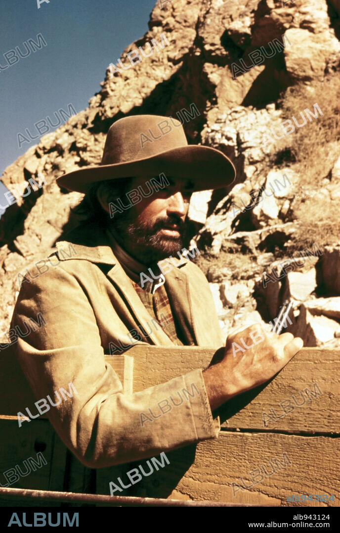GREGORY PECK en BILLY, DOS SOMBREROS, 1974 (BILLY TWO HATS), dirigida por TED KOTCHEFF. Copyright UNITED ARTISTS.