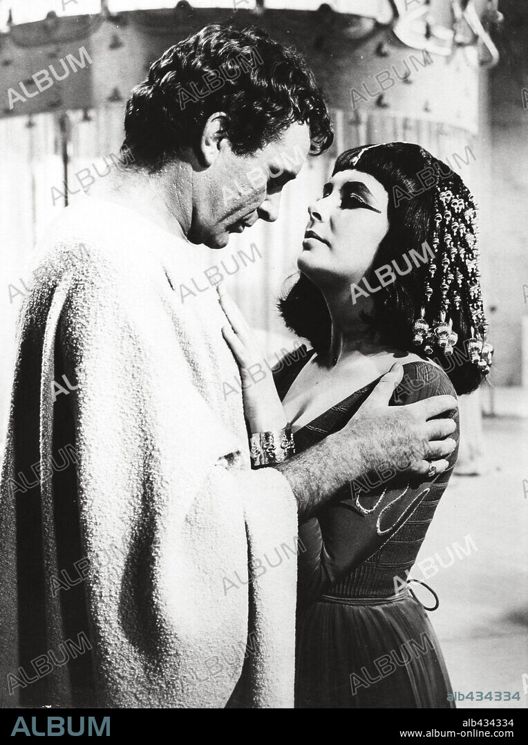 ANTONIUS (MARCUS ANTONIUS), RICHARD BURTON, Cleopatra und ELIZABETH TAYLOR. ELIZABETH TAYLOR und RICHARD BURTON in CLEOPATRA, 1963, unter der Regie von JOSEPH L. MANKIEWICZ. Copyright 20TH CENTURY FOX.