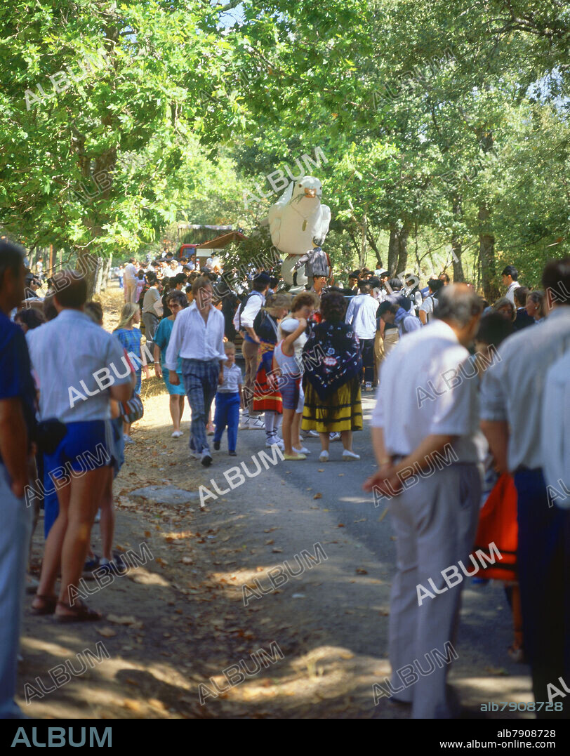 CARROZA CON UNA PALOMA DE LA PAZ - ROMERIA - FIESTA POPULAR - FOTO AÑOS 90.