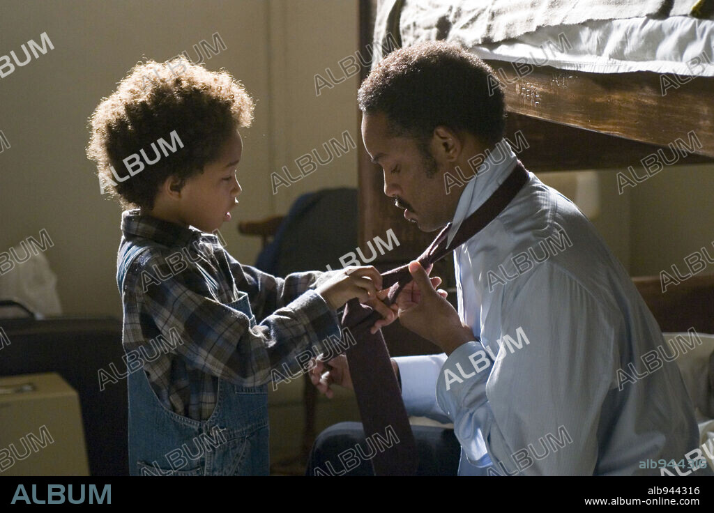JADEN SMITH and WILL SMITH in THE PURSUIT OF HAPPYNESS, 2006, directed by GABRIELE MUCCINO. Copyright OVERBOOK ENTERTAINMENT/ESCAPE ARTISTS/COLUMBIA PICTURES CORP / ROSENTHAL, ZADE.