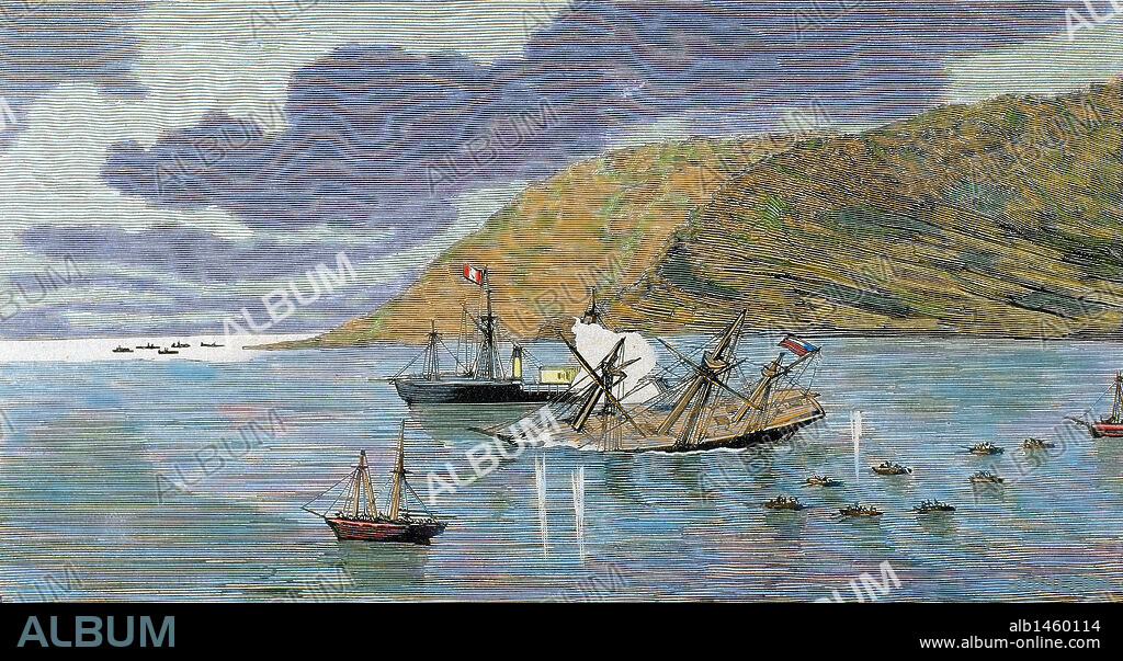 HISTORIA DE LA GUERRA DEL PACIFICO. La corbeta chilena "Esmeralda" es hundida por el monitor peruano "Huascar" el 21 de mayo de 1879, en el combate de Iquique. Gran parte de los 220 hombres que componían la tripulación perecieron ahogados, entre ellos su comandante, Arturo PRATS. Grabado coloreado.