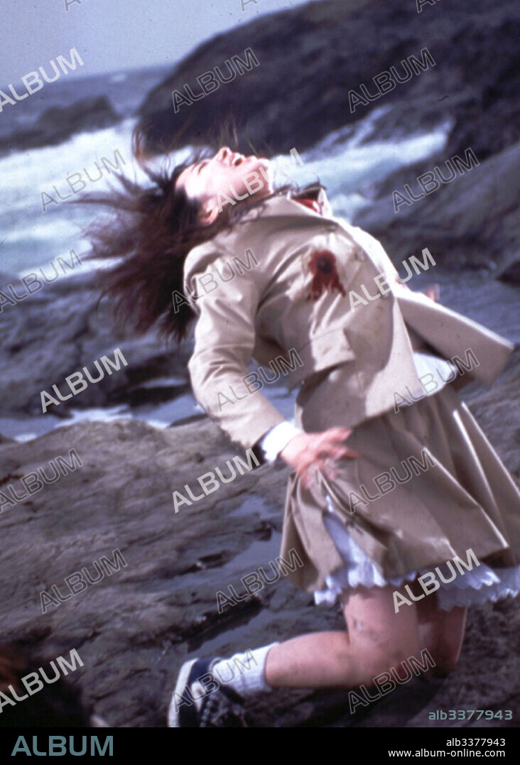 BATTLE ROYALE, 2000 (BATORU ROWAIARU), directed by KINJI FUKASAKU. Copyright BATTLE ROYALE PRODUCTION COMMITTEE.