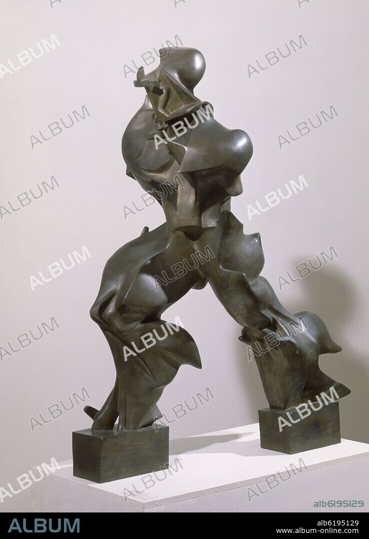 UMBERTO BOCCIONI (1882-1916). FORMA UNICA DE LA CONTINUIDAD EN EL ESPACIO - 1913 - BRONCE - FUTURISMO ITALIANO.