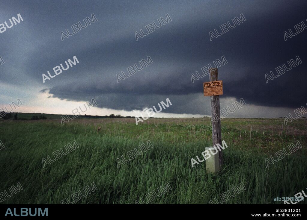 A supercell thunderstorm with gust front. A gust front is the leading edge of strong surface winds associated with a storm. Kansas, USA.