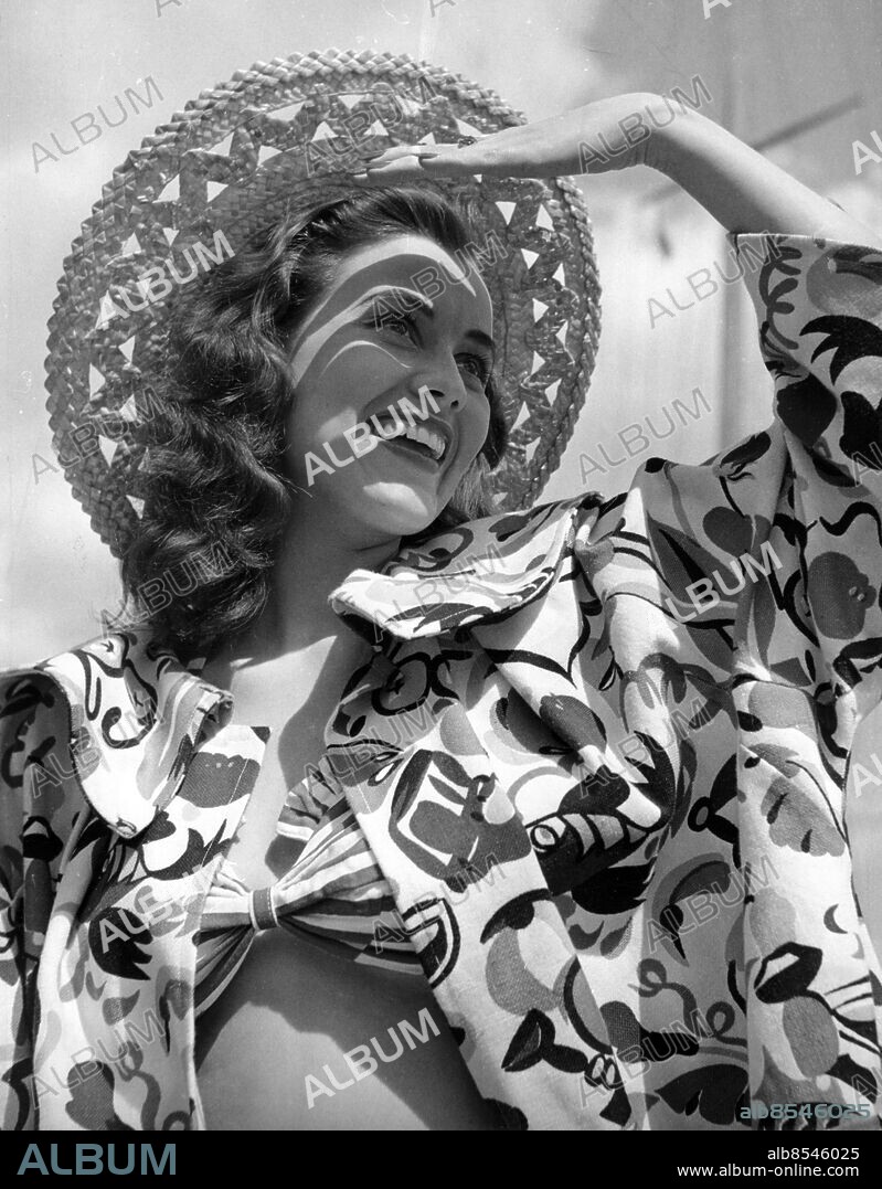ARKIV 19510612. Kerstin "Kiki" Hakansson, named "Sweden's most beautiful girl", photographed for the contest "Miss World" at the Festival of Britain in London in July 1951. 1951 the beauty contest Miss World was held for the first time and won by Sweden's Kiki Hakansson.. ***. Kerstin "Kicki" Håkansson, korad till "Sveriges vackraste flicka", fotograferad inför tävlingen "Miss World" vid Festival of Britain i London i juli 1951. 1951 hölls skönhetstävlingen Miss World för första gången och vanns av Sveriges Kicki Håkansson.. Foto: Expressen / SCANPIX / Kod: 192. **AFTONBLADET OUT**.