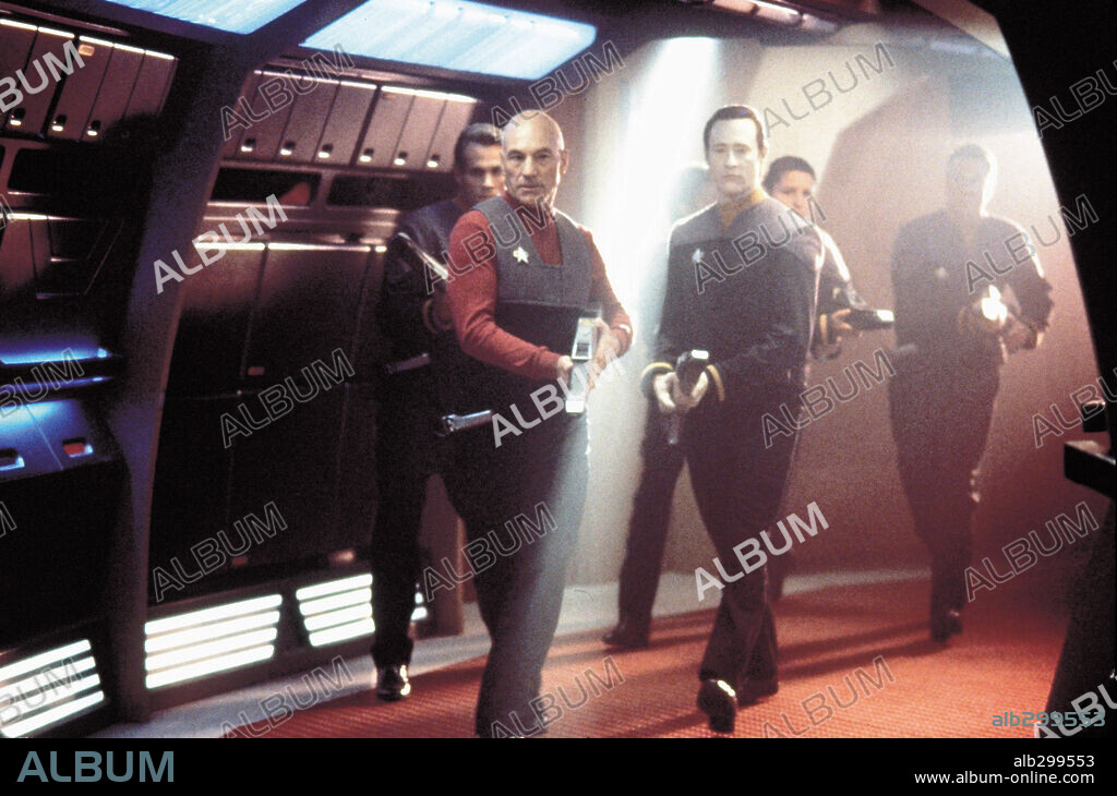 BRENT SPINER and PATRICK STEWART in STAR TREK: FIRST CONTACT, 1996, directed by JONATHAN FRAKES. Copyright PARAMOUNT PICTURES / MARKS, ELLIOT.