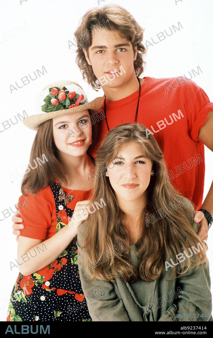 JENNA VON ÖY, JOEY LAWRENCE y MAYIM BIALIK en BLOSSOM, 1990, dirigida por BILL BIXBY, TED WASS y ZANE BUZBY. Copyright TOUCHSTONE TELEVISION.