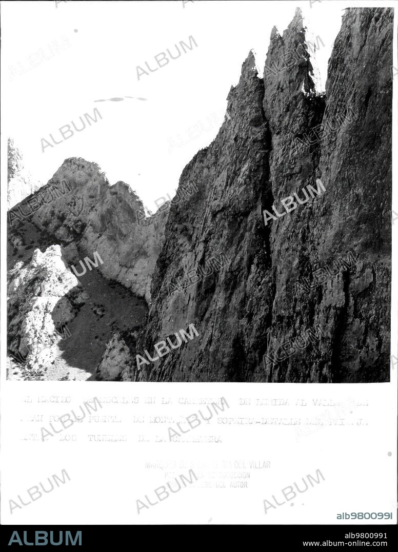 1950. El macizo de Escales en la carretera de Lérida al valle de arán por el puente de montaña y Sopeira. Detalle del paisaje entre dos Túneles de la carretera.