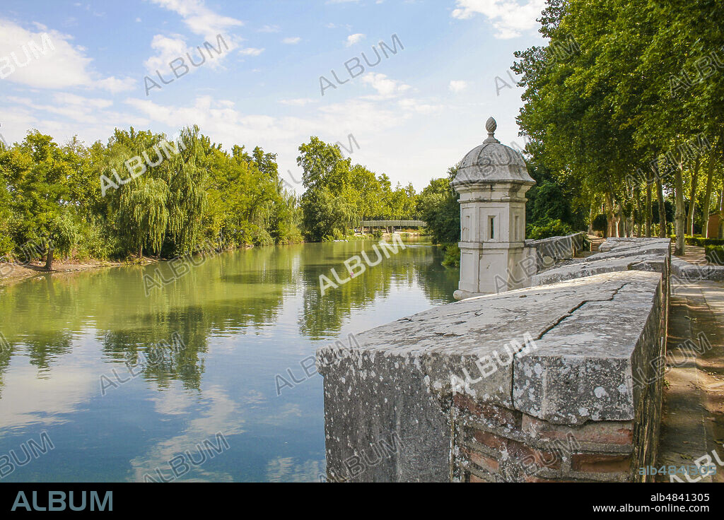 Aranjuez, Comunidad de Madrid, Spain, Europe. The Prince's Garden (Jardìn del Principe), Tagus (Tajo) river.