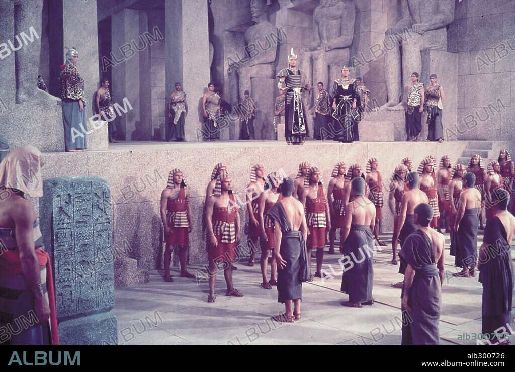 TIERRA DE FARAONES, 1955 (LAND OF THE PHARAOHS), dirigida por HOWARD HAWKS. Copyright WARNER BROTHERS.