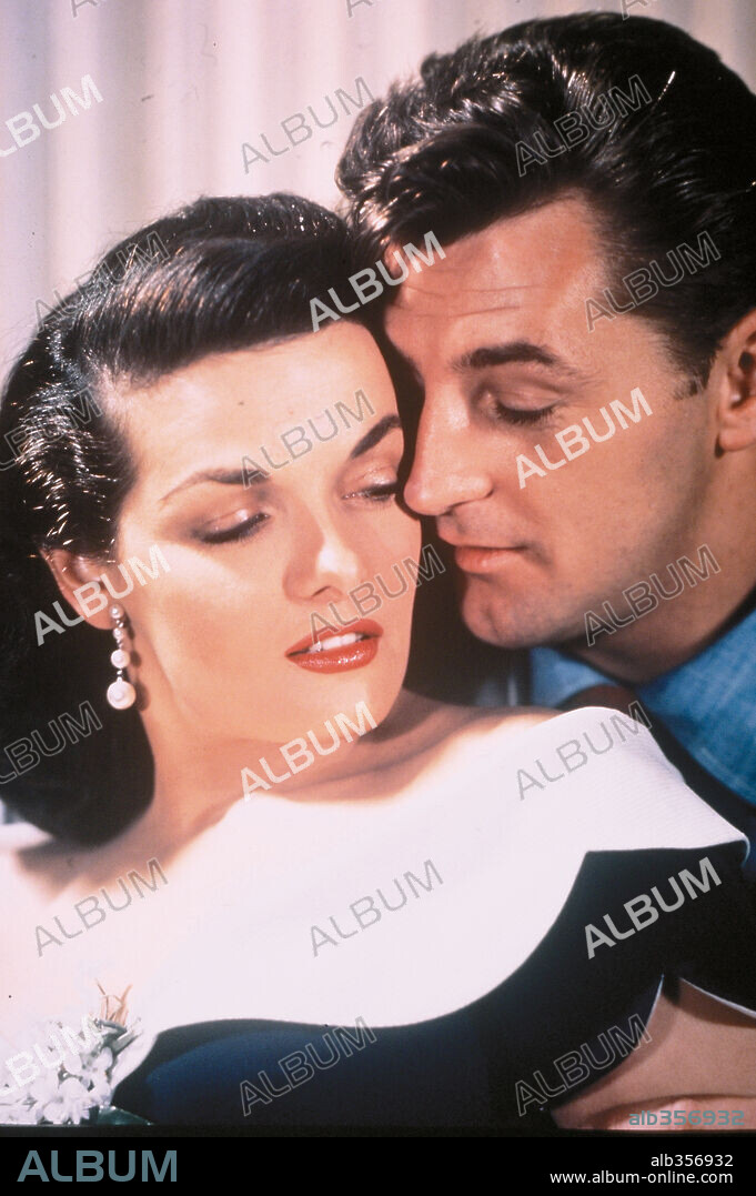 JANE RUSSELL y ROBERT MITCHUM en FRONTERAS DEL CRIMEN, 1951 (HIS KIND OF WOMAN), dirigida por JOHN FARROW. Copyright RKO.