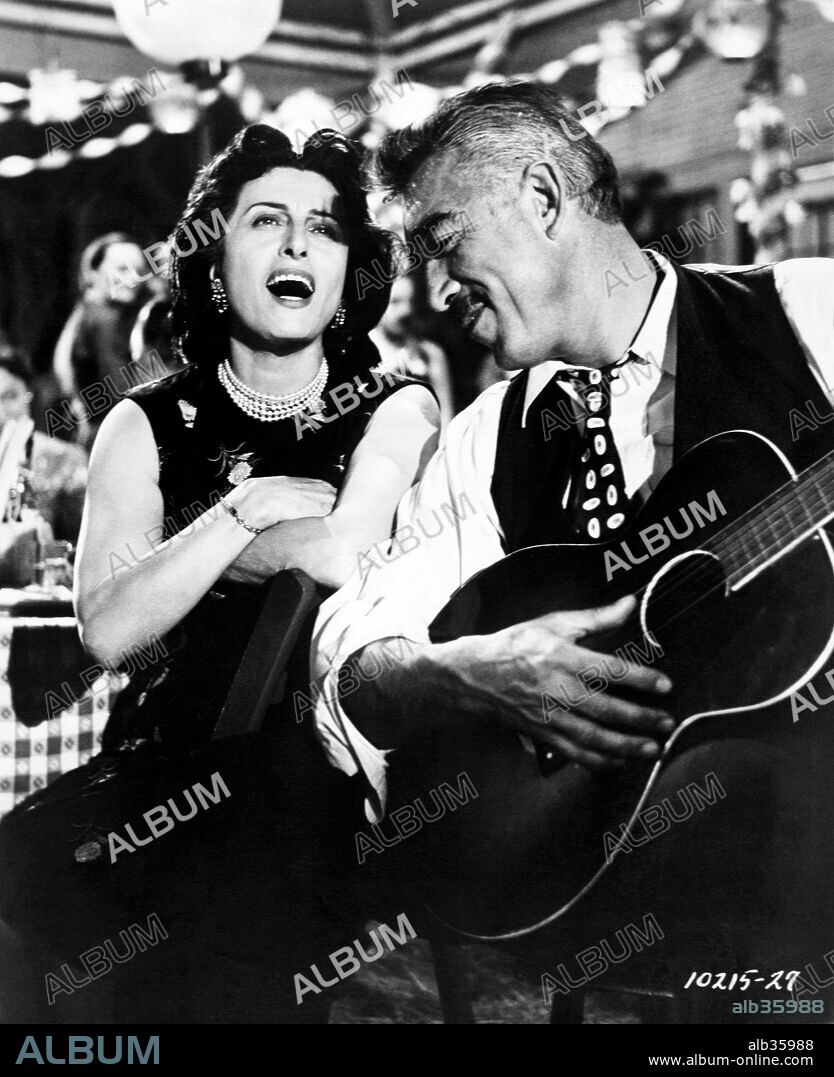ANNA MAGNANI and ANTHONY QUINN in WILD IS THE WIND, 1957, directed by GEORGE CUKOR. Copyright PARAMOUNT PICTURES.