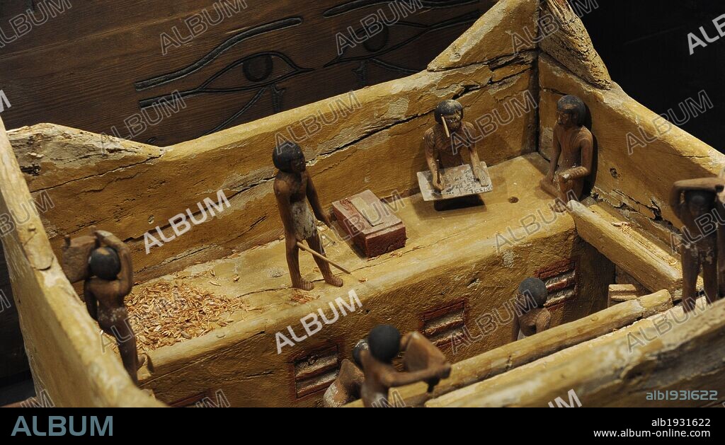ARTE EGIPCIO. EGIPTO. Maqueta de madera de un granero. Ajuar de la tumba de Gemniemhat. Necrópolis de Saqqara. Museo Carlsberg Glyptotek. Copenhague. Dinamarca. Europa.