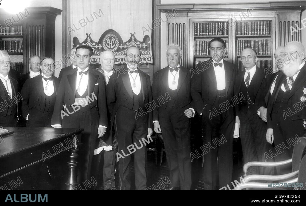 7 abril 1934. Acto de ingreso del doctor Gregorio Marañón en la academia Española. De derecha A Izquierda, Empezando por el Segundo, Armando Cotarelo Valledor, Salvador de Madariaga, Gregorio Marañón Posadillo, Niceto Alcalá Zamora y Ramón Menéndez Pidal.