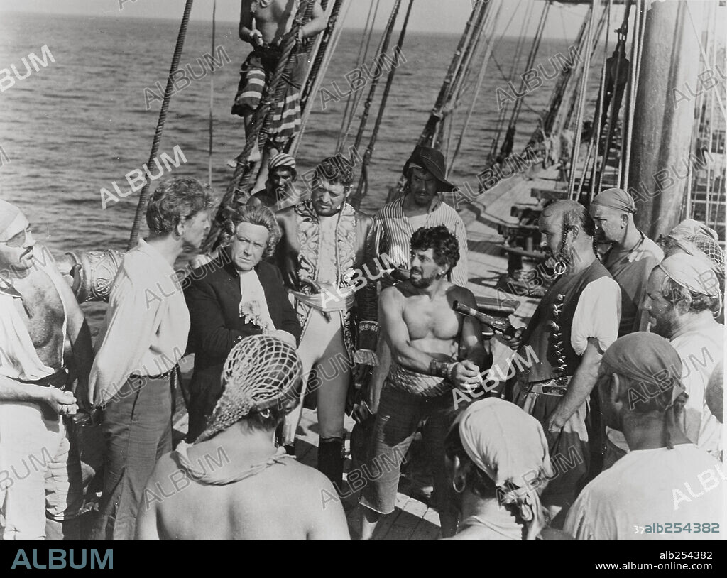 EL TEMIBLE BURLÓN, 1952 (THE CRIMSON PIRATE), dirigida por ROBERT SIODMAK. Copyright WARNER BROTHERS.