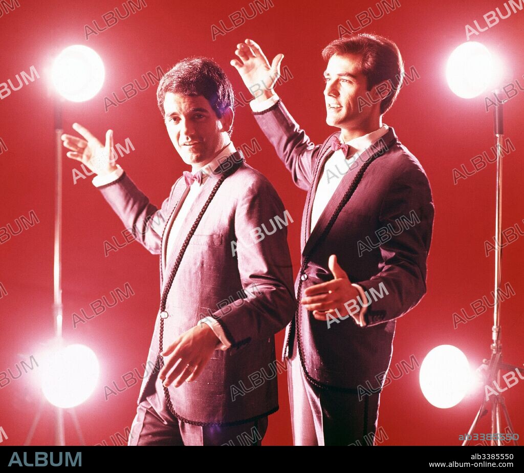DUO DINAMICO (RAMON ARCUSA . MANUEL DE LA CALVA) GRUPO MUSICAL ESPAÑOL.