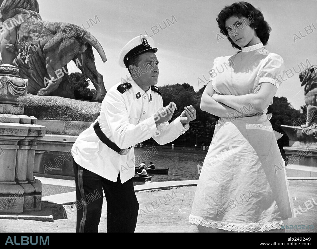 JOSE LUIS OZORES and VICKY LAGOS in RETIRO PARK, 1959 (EL PARQUE DE MADRID), directed by ENRIQUE CAHEN SALABERRY. Copyright P.C. BRIO.