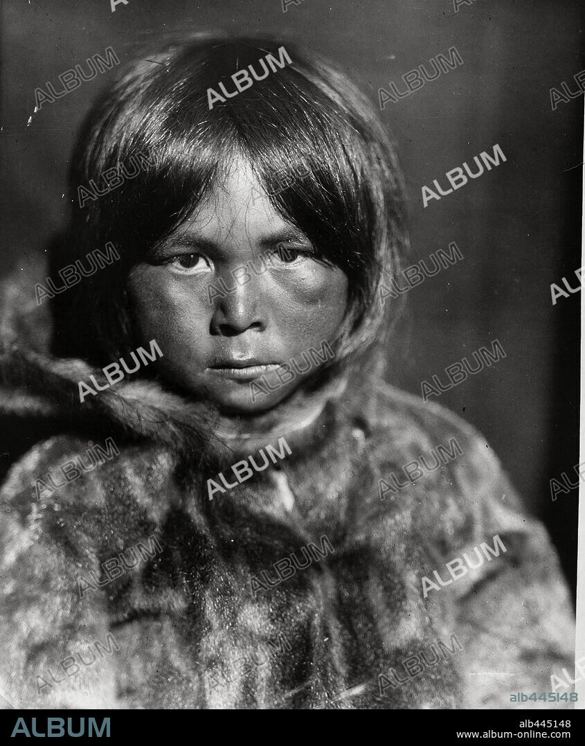 NANUK, EL ESQUIMAL, 1922 (NANOOK OF THE NORTH), dirigida por ROBERT J. FLAHERTY. Copyright PATHE EXCHANGE INC.