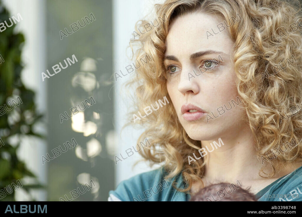 MELISSA GEORGE in SWINGING WITH THE FINKELS, 2011, directed by JONATHAN NEWMAN. Copyright KINTOP PICTURES.