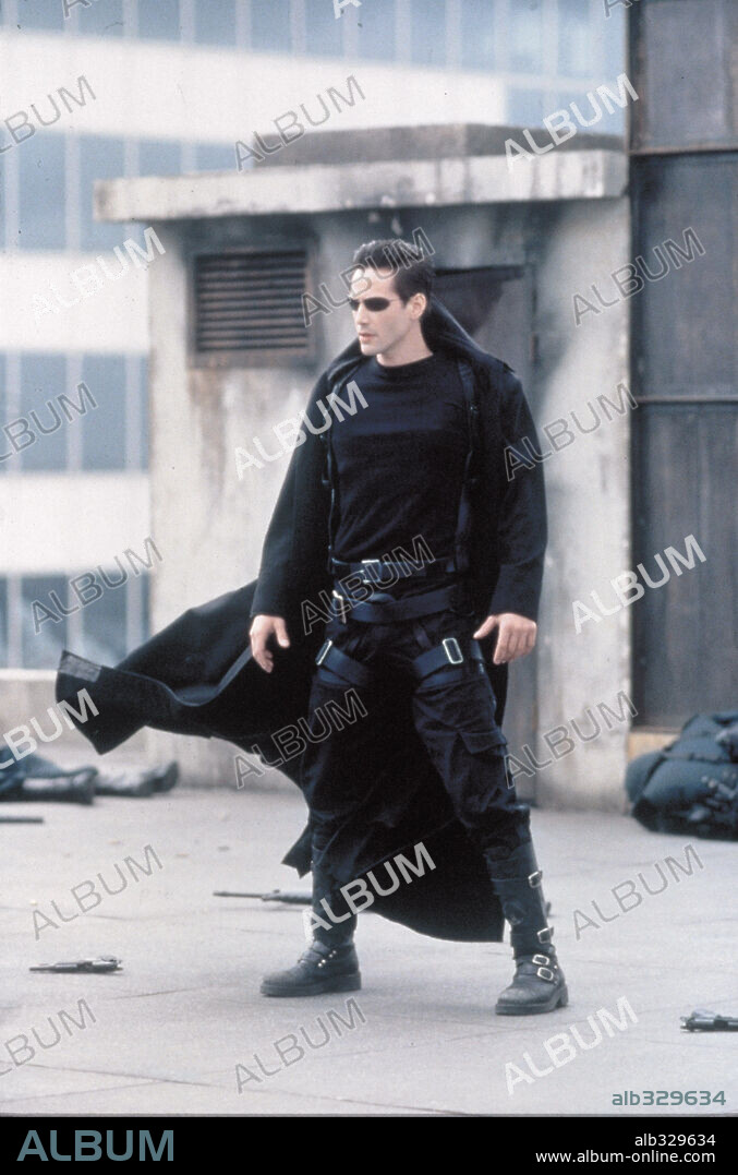 KEANU REEVES in THE MATRIX, 1999, directed by ANDY WACHOWSKI and LARRY WACHOWSKI. Copyright ROADSHOW FILM LIMITED / BOLAND, JASIN.