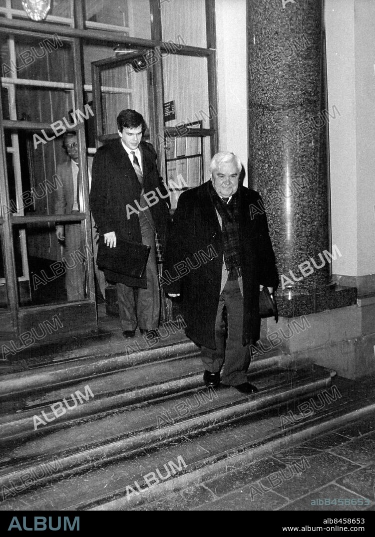 Stockholm 1981-11-04. Den sovjetiske Stockholmsambassadören Michail Jakovlev lämnar UD efter överläggningar om den grundstötta sovjetiska ubåten utanför Karlskrona . Foto: Ingvar Svensson / SvD / TT / kod 12014.