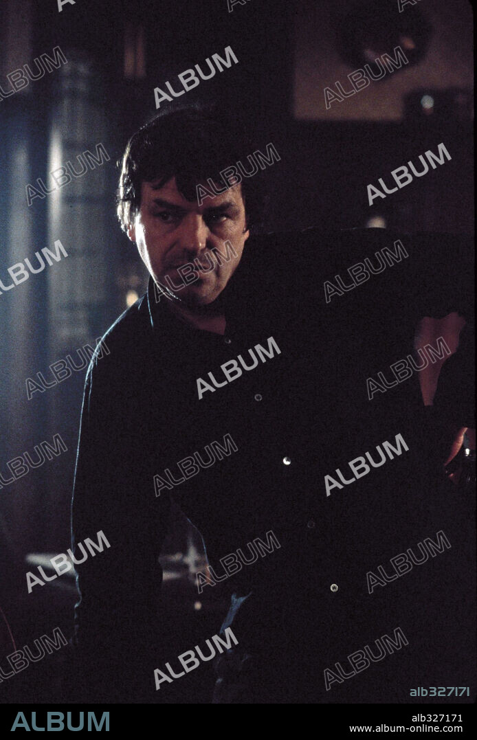 NEIL JORDAN in THE END OF THE AFFAIR, 1999, directed by NEIL JORDAN. Copyright COLUMBIA PICTURES / APPLEBY, DAVID.