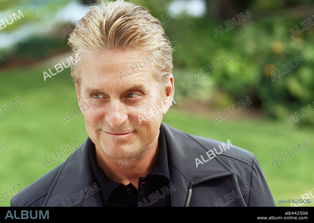 MICHAEL DOUGLAS in WILD WEDDING - EIN UNGLEICHES PAAR, 2003 (THE IN-LAWS), unter der Regie von ANDREW FLEMING. Copyright WARNER BROS. PICTURES / KRAYCHYK, GEORGE.