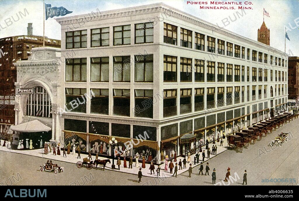 Powers Mercantile Company department store, Minneapolis, Minnesota, USA, 1913. Vintage postcard showing the exterior of the building and the surrounding streets. Horse-drawn delivery wagons are lined up on the right side of the building and pedestrians are on the sidewalks.