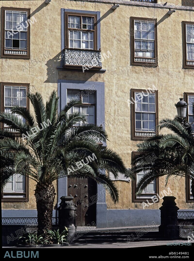 CASA VIEIRA Y CLAVIJO - ACTUAL ARCHIVO HISTORICO PROVINCIAL.