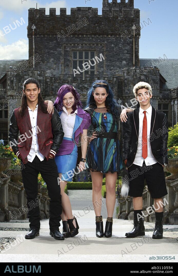 CAMERON BOYCE, DOVE CAMERON, SOFIA CARSON und BOO BOO STEWART. BOOBOO STEWART, CAMERON BOYCE, DOVE CAMERON und SOFIA CARSON in DESCENDANTS, 2015, unter der Regie von KENNY ORTEGA. Copyright DISNEY CHANNEL.