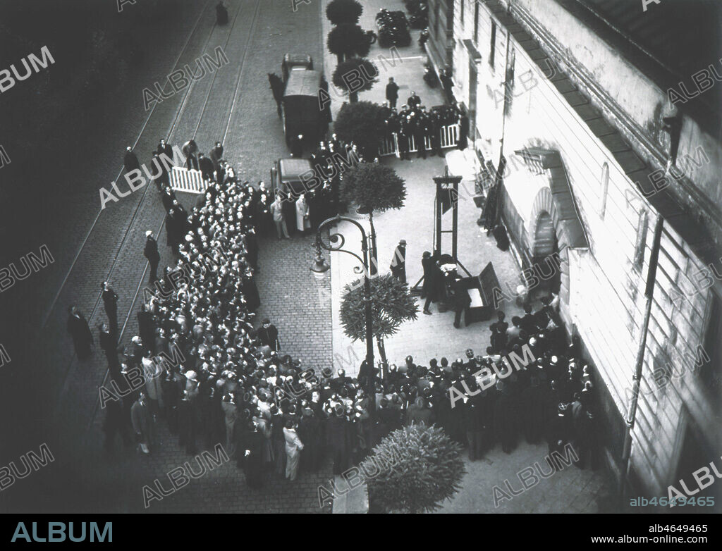 Derniere execution publique en France: Eugene WEIDMANN (1908-1939) execute le 17 juin 1939. Credit: Collection KHARBINE-TAPABOR.