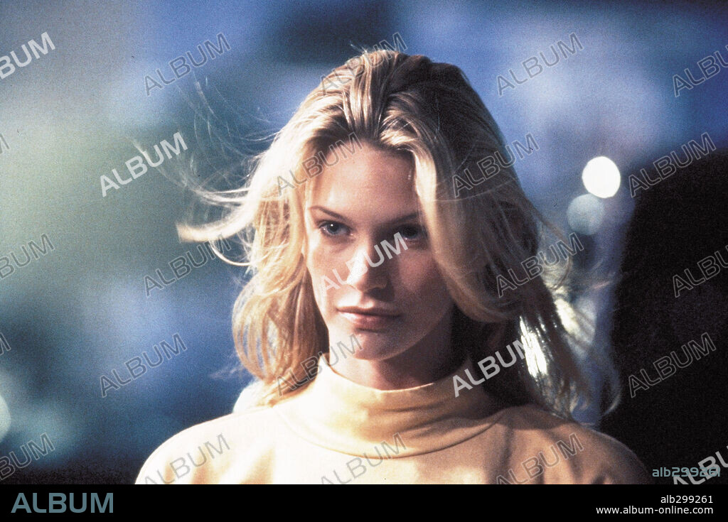 NATASHA HENSTRIDGE en SPECIES: ESPECIE MORTAL, 1995 (SPECIES), dirigida por ROGER DONALDSON. Copyright WARNER BROTHERS.