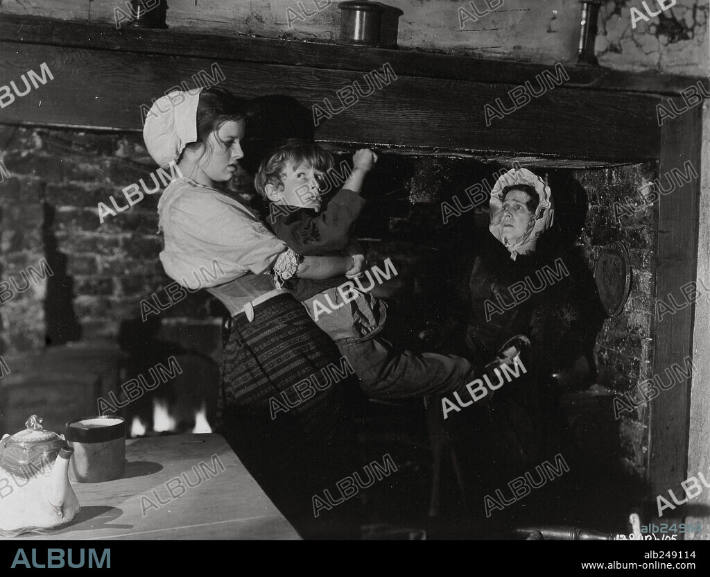 DIANA DORS, JOHN HOWARD DAVIES and MARY CLARE in OLIVER TWIST, 1948, directed by DAVID LEAN. Copyright CINEGUILD/RANK.