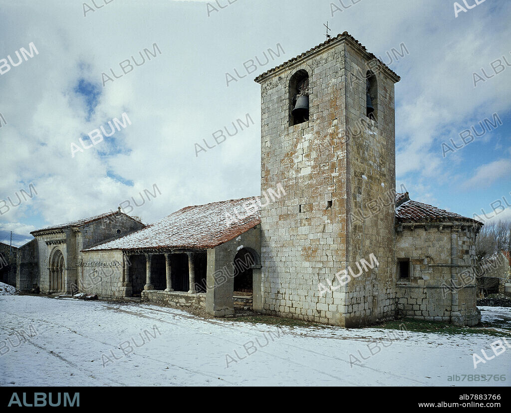 IGLESIA DE SAN BARTOLOME ADOSADA A LA CAPILLA DE SAN GALINDO - SIGLOS XII Y XIII - FOTO AÑOS 80.