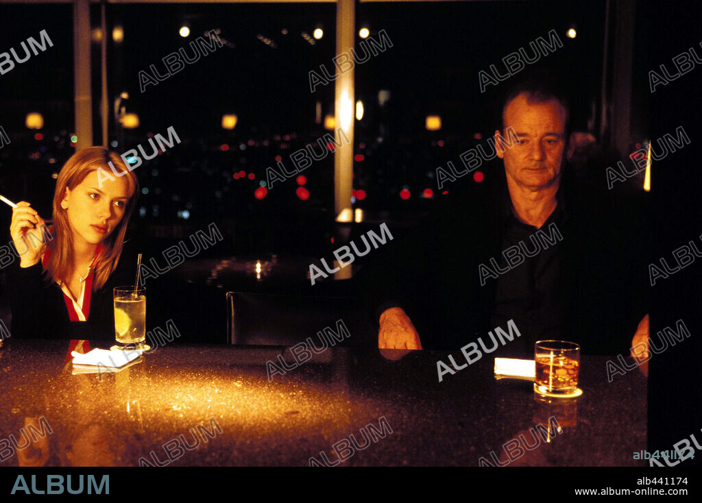 BILL MURRAY and SCARLETT JOHANSSON in LOST IN TRANSLATION, 2003, directed by SOFIA COPPOLA. Copyright FOCUS FEATURES / SATO, YOSHIO.
