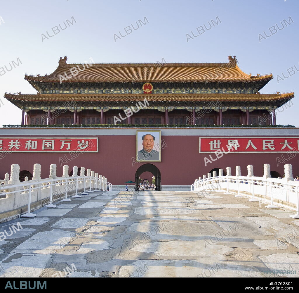 Main entrance to The Forbidden City, with Chairman Mao Tsedong's portrait hanging above the doorway, Beijing, China, Asia.