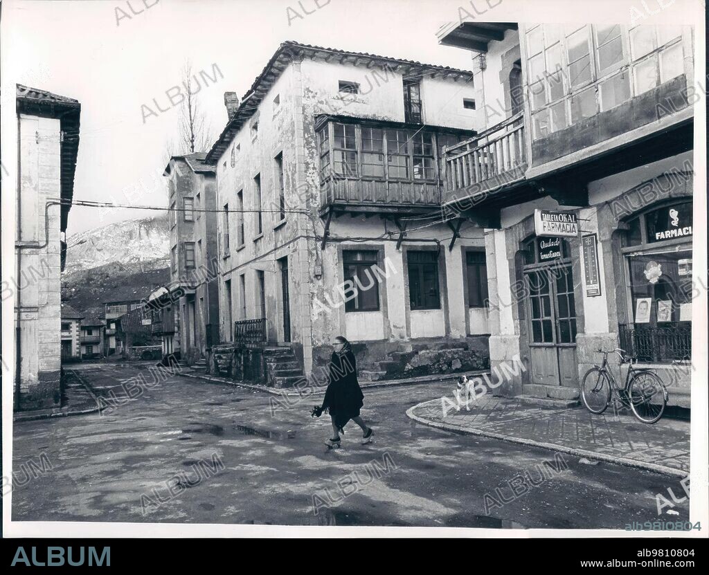 January 28, 1975. A street in the old town of Riaño (León).