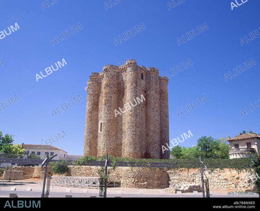 TORREON DEL CASTILLO MEDIEVAL QUE PERTENECIO A LA ORDEN DE SANTIAGO.