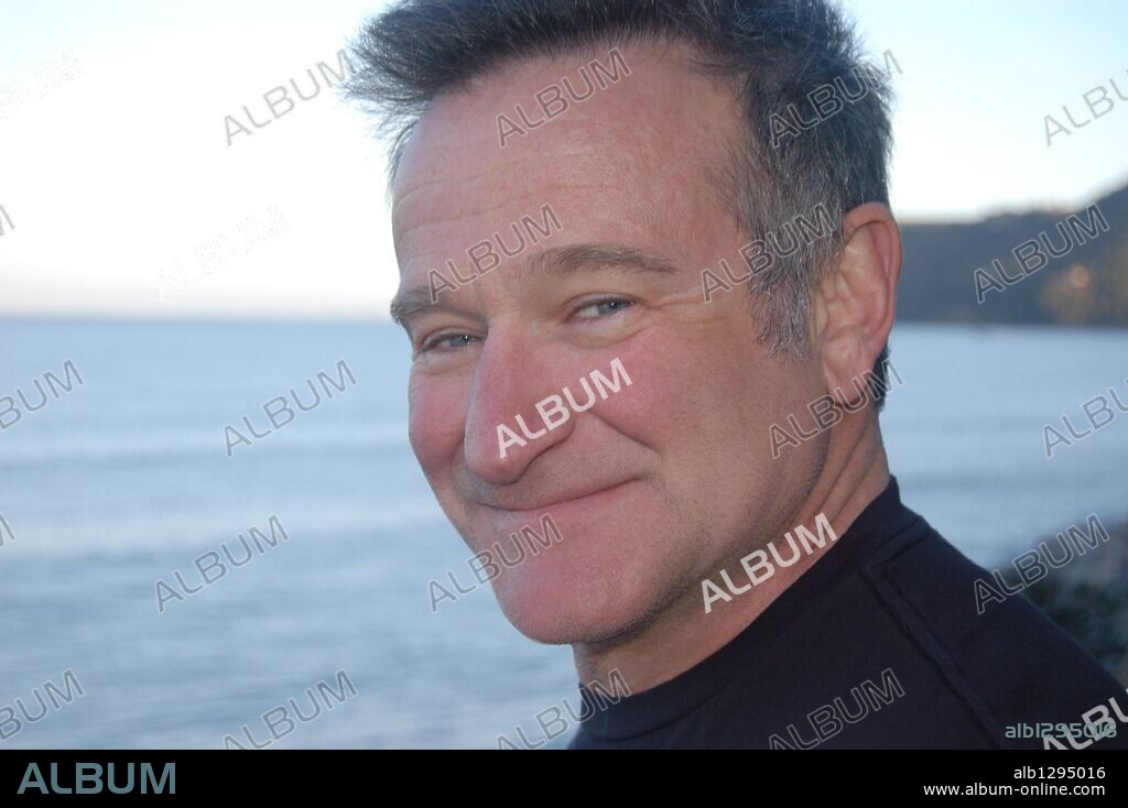 ROBIN WILLIAMS in ROBIN WILLIAMS: WEAPONS OF SELF DESTRUCTION, 2009, directed by MARTY CALLNER. Copyright HOME BOX OFFICE.