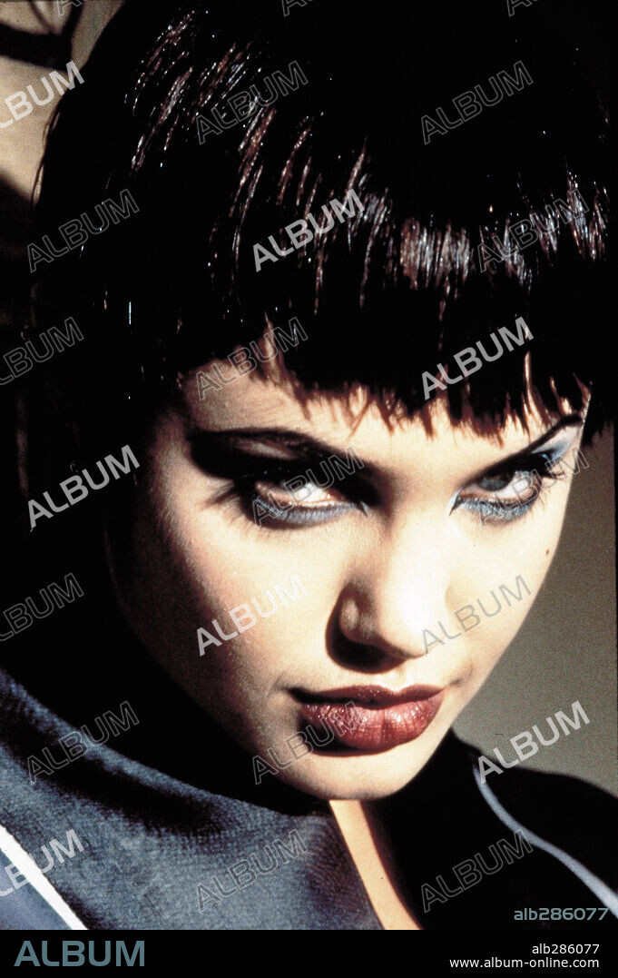 ANGELINA JOLIE dans HACKERS - LES PIRATES DU CYBERESPACE, 1995 (HACKERS), réalisé par IAIN SOFTLEY. Copyright UNITED ARTISTS / TILLIE, MARK.