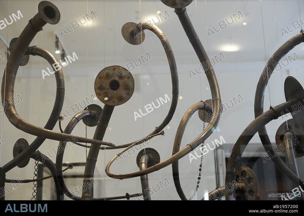 Prehistory. Art. Metal Age. Lurs. The lur horns are the distinctively Nordic wind instruments. Used to create an atmospheric background of sound for Bronze Age rituals. All the lurs were found in bogs and are from the period 1200-700 BC. Museum of Denmark. Copenhaguen.