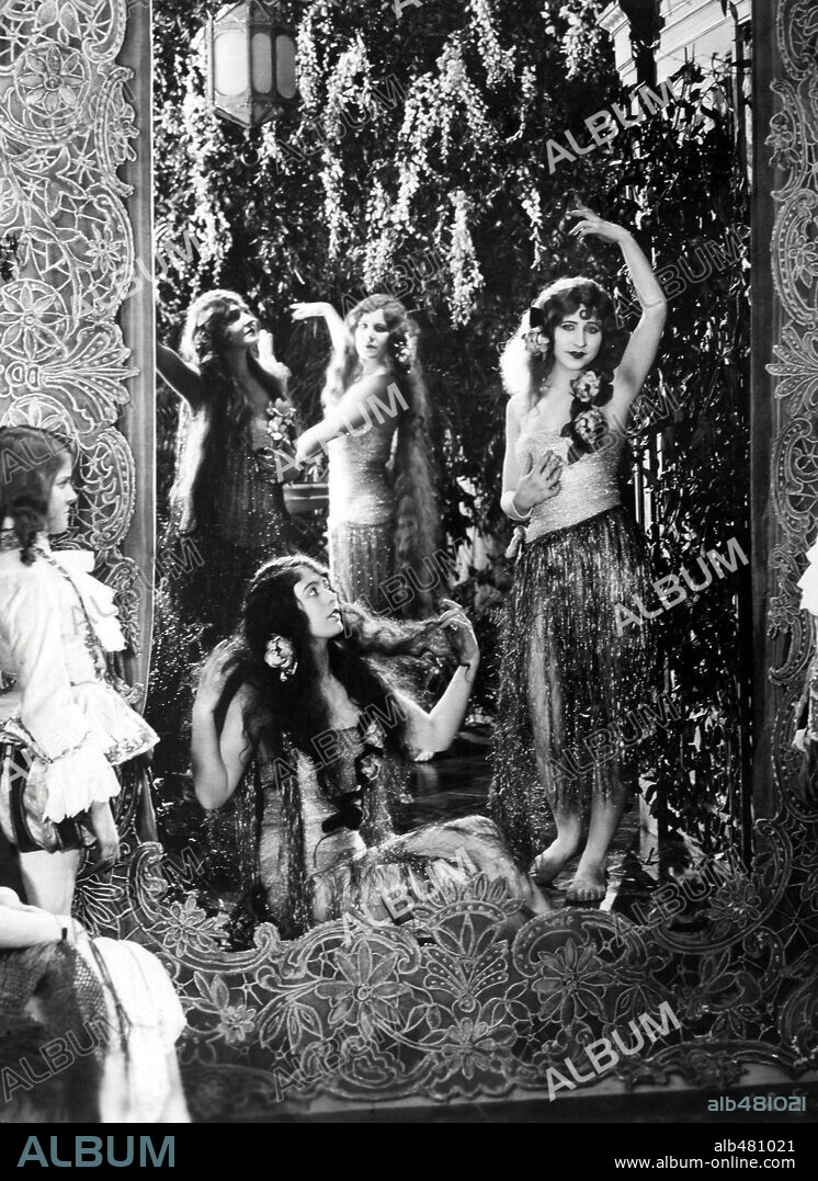 CAROL DEMPSTER in SALLY OF THE SAWDUST, 1925, directed by D. W. GRIFFITH. Copyright PARAMOUNT PICTURES.